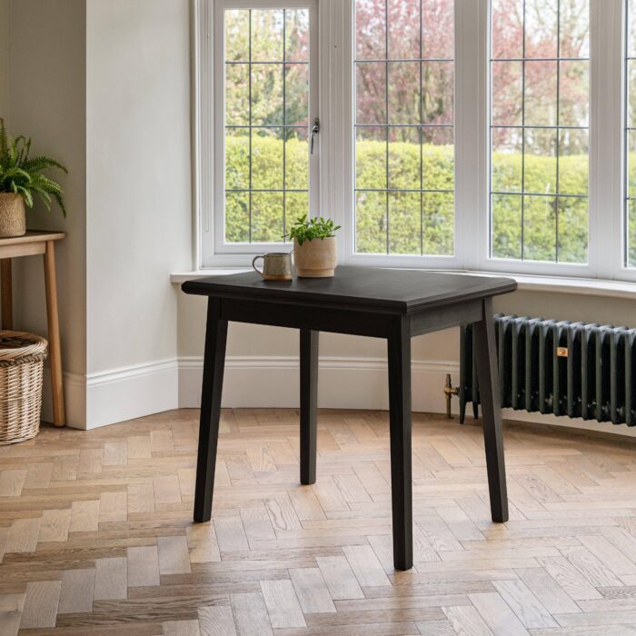 Charlie_Table_Not_Extended_03_copy_1